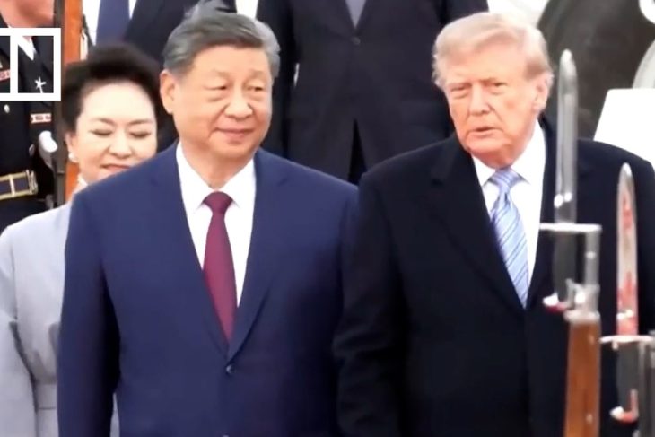 Trump greets Xi on airfield